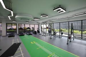 Fitness centrum a/nebo fitness zařízení v ubytování Newly Luxury Resort Style Condo