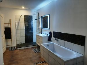 Ένα μπάνιο στο maison en pierre avec balnéo entre Toul et nancy +12 φωτογραφίες