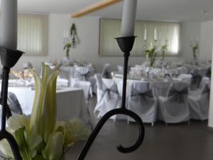 a room with white tables and white candles and flowers at Domaine Du Val De Cèze in Bagnols-sur-Cèze
