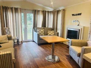 a living room with a table and chairs at ABRIDGE PANORAMIC House in Theydon Bois