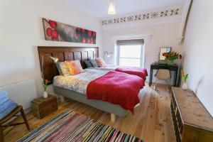 Postel nebo postele na pokoji v ubytování Cwyfan + 8 fotografií