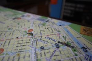 un primer plano de un mapa de una ciudad en Hostel Colonial en Buenos Aires