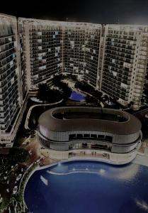Bazén v ubytování Azure Urban Beach Resort Residences nebo v jeho okolí
