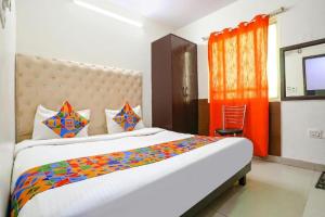 Postel nebo postele na pokoji v ubytování HOTEL THE LAZEEZ