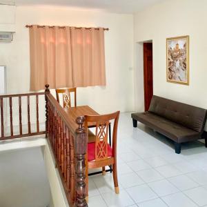 A seating area at PD Hostel