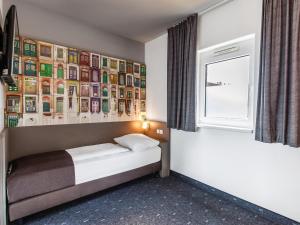 Postel nebo postele na pokoji v ubytování B&B Hotel Lübeck