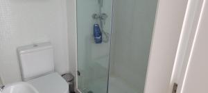 Un baño de Comfy room near Metro