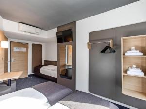 Postel nebo postele na pokoji v ubytování B&B Hotel Lübeck