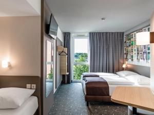 Postel nebo postele na pokoji v ubytování B&B Hotel Lübeck