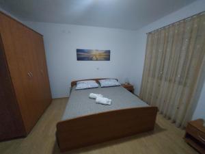 Postel nebo postele na pokoji v ubytování Rumora Ivan Apartment