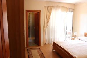 Postel nebo postele na pokoji v ubytování Villa Anggela