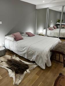 Fotografia z galérie ubytovania Grand Appartement au rez de chaussée en plein cœur de Paris v Paríži