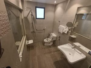 Vonios kambarys apgyvendinimo įstaigoje Sixty Three Hotel Suites