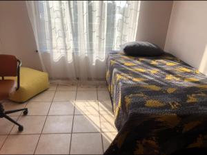 Llit o llits en una habitació de Aloisia's Guest House