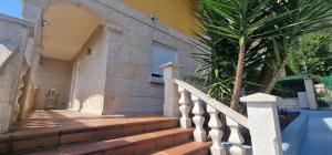 a staircase leading to a house with a palm tree at Viento Del Norte in Pomar
