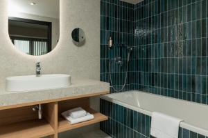Hôtel Parc du Landreau的一间浴室