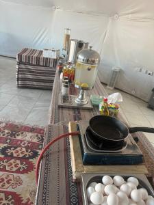 a table with eggs on a table with a stove at Scoop Rum in Wadi Rum