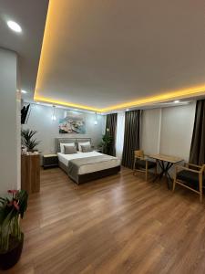 a large bedroom with a bed and a table at Marista Pansiyon in Istanbul
