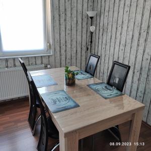 a wooden table with four chairs and a wooden tableablish at Fewo Albglück in Albstadt