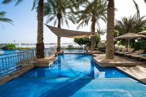 Bazén v ubytování Welcoming 1 Bedroom Palm Jumeirah with sea View nebo v jeho okolí