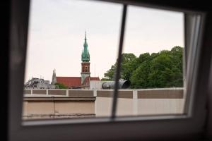 desde una ventana de un edificio con una torre en Spacious and calm spot, en Cracovia