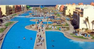 Bazén v ubytování Titanic Aqua Park Resort fun city nebo v jeho okolí