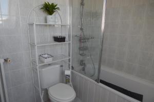 Ванна кімната в La Courtoisie maison de vacances proche plage