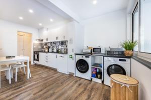 a laundry room with a washer and dryer at Angra Charming Suites by Seewest in Angra do Heroísmo