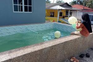Hosté ubytování Homestay Hulu Langat Riverview with POOL BBQ beside RIVER Netflix Village Vibes WiFi Free
