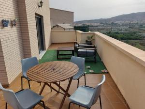 Zdjęcie z galerii obiektu Ático Aire del Andarax con terraza y aparcamiento entre el mar y desierto w mieście Viator