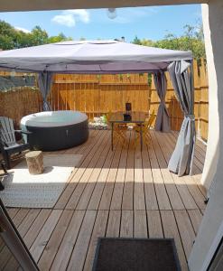 a large umbrella on a deck with a table at L'Entre-Nous Carcassonne in Carcassonne