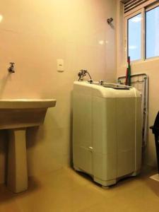 a bathroom with a sink and a bath tub next to a sink at Summer Paradise - 3 Quartos in Governador Celso Ramos