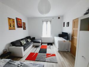 Ένα ή περισσότερα κρεβάτια σε δωμάτιο στο Une chambre de 20m2 chez les habitants