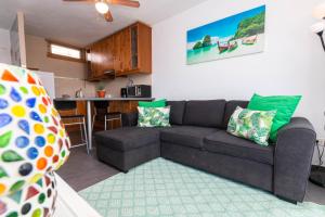 a living room with a couch and a kitchen at Hilltop Vista Apartment in Puerto Rico de Gran Canaria