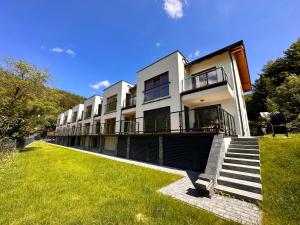 Το κτήριο όπου στεγάζεται  το διαμέρισμα