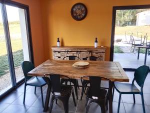 a dining room with a wooden table and chairs at Le Relax in Corgnac-sur-lʼIsle
