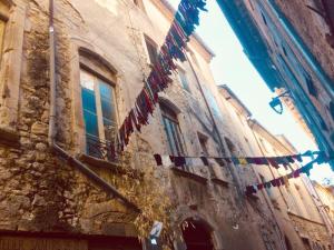 Fotografia z galérie ubytovania SAUVEURS DE REVES 2 suites indépendantes et un F2 privé dans un hôtel particulier v destinácii Sauve