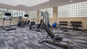 Fitness centrum a/nebo fitness zařízení v ubytování Best Western Plus Lamplighter Inn & Conference Centre