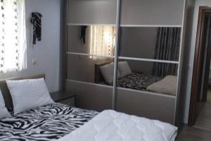 מיטה או מיטות בחדר ב-Apartament 2 camere