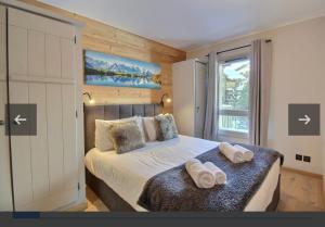 a bedroom with a bed with two towels on it at Arc 1950 Ap 171 Résidence les Sources de Marie in Bourg-Saint-Maurice +14 photos