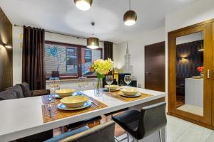 Zona de estar de Warsaw Atelier - Central, Parking, Metro Nearby - by Rentujemy