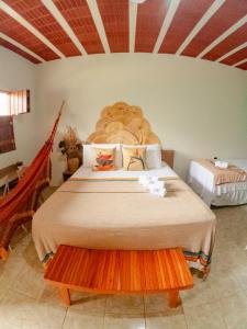 a bedroom with a large bed with a wooden headboard at Apt Flat 210 Condomínio Pedra do Rodeadouro in Bonito