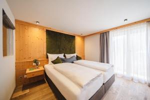 Postel nebo postele na pokoji v ubytování Arpuria l hidden luxury mountain home - ADULTS FRIENDLY + 37 fotografií