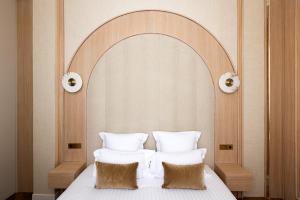 Postel nebo postele na pokoji v ubytování HIGHSTAY - Luxury Serviced Apartments - Le Marais + 45 fotografií