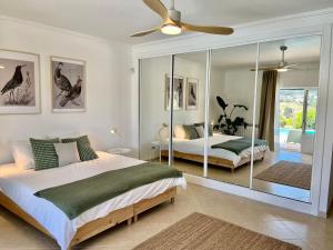 Postel nebo postele na pokoji v ubytování Providence Estate - Guest Suite