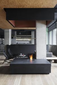 a living room with a fire pit in the middle at Boro Hotel in Queens