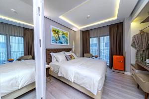 two beds in a hotel room with windows at Barbera Hotel in Istanbul