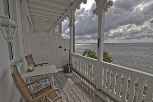 a porch with chairs and a view of the ocean at Fürstenhof - Ferienwohnung 104 in Sassnitz