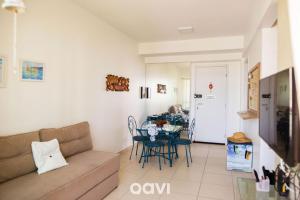 a living room with a couch and a table at Qavi - Apartamento aconchegante no melhor de Ponta Negra #1603Áurea in Natal