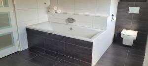 Koupelna v ubytování Vakantiewoning Meerssen Valkenburg Maastricht + 13 fotografií